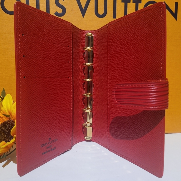🔥SOLD🔥LOUIS🌻VUITTON EUC Epi Bifold Passport Agenda - Picture 6 of 16